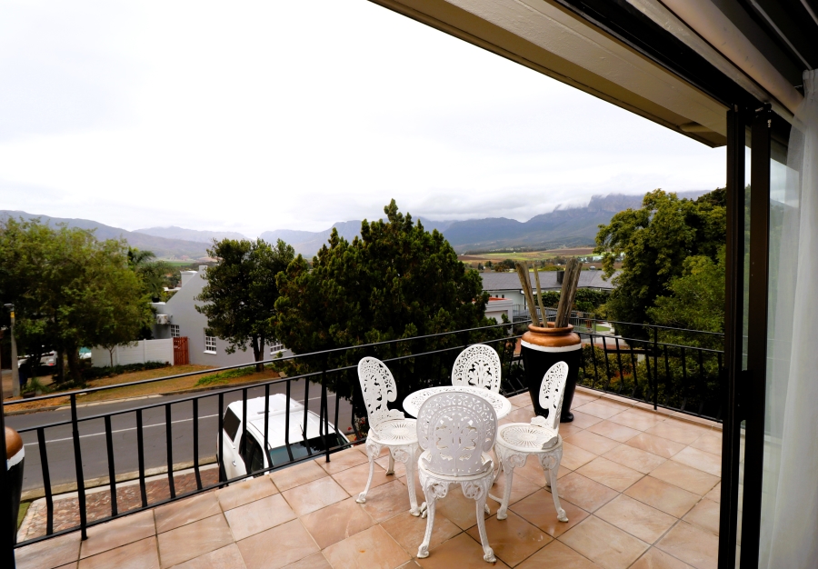 3 Bedroom Property for Sale in Uitsig Western Cape